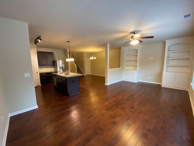 Building Photo - NEW LISTING - Beautiful Kennesaw Townhouse...