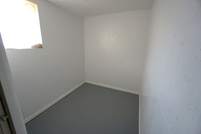 Building Photo - 1537 W Juneway Terrace