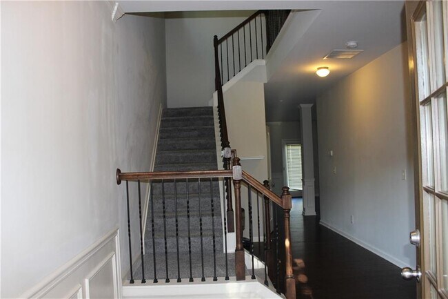 Building Photo - 4945 Ducote Trail