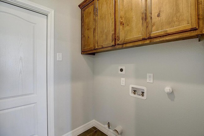 Building Photo - 7522 Sable Creek Dr
