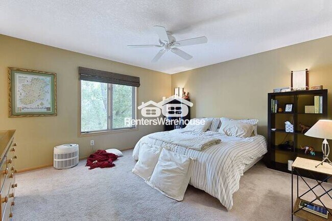 Building Photo - Available 12/1 - Beautiful Minnetonka Town...