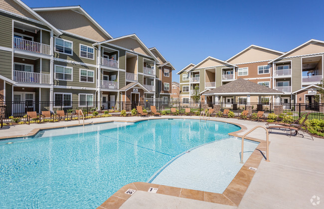 Pool with Tanning Ledges - The Landing at Vancouver