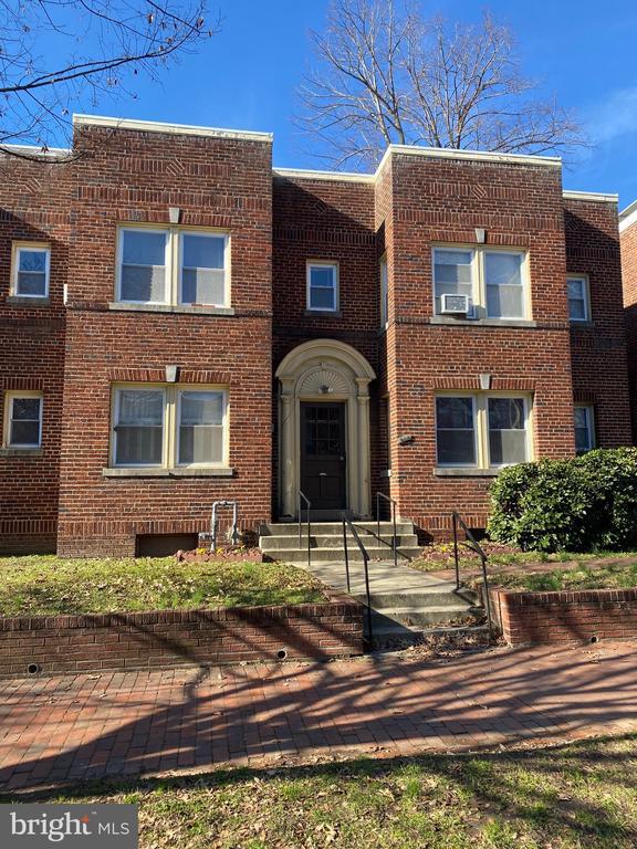 Building Photo - 904 5th St NE