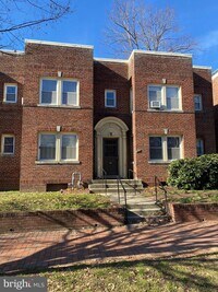 Building Photo - 904 5th St NE