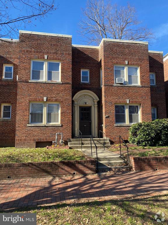 Building Photo - 904 5th St NE