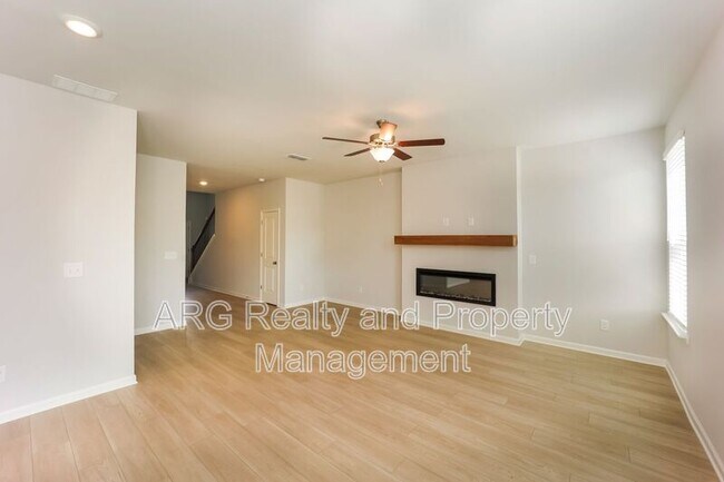 Building Photo - 17 Camellia Dr