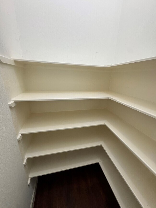 Building Photo - 107 Island Blvd