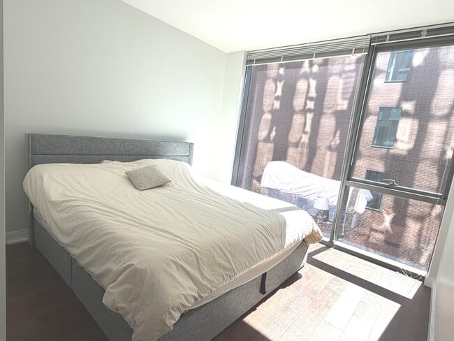 Building Photo - 845 N State St