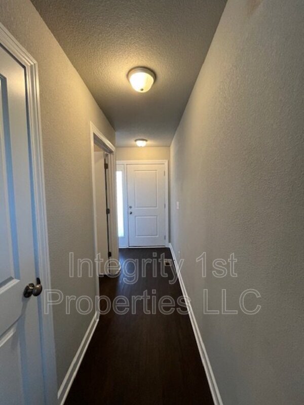 Building Photo - 6311 NE 44th St