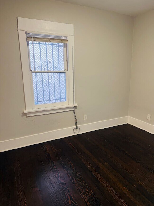 Building Photo - 307