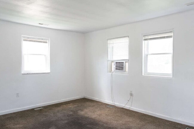 Building Photo - Affordable 2-Bedroom Home Near Downtown Xenia