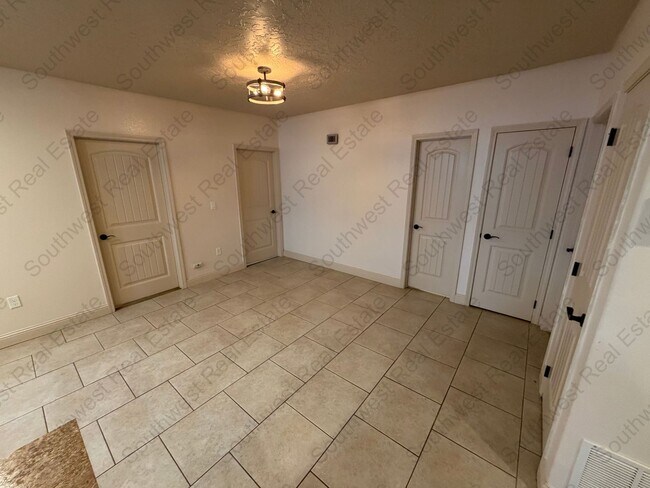 Building Photo - Modern meets classic!  3 bed 2 bath home for rent!