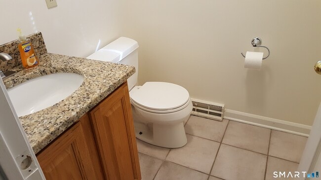 Building Photo - 71 1/2 Park Ave