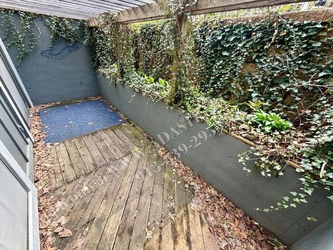 Building Photo - Spacious 2 Bed 2 Bath Ground Floor Unit-Available NOW!!