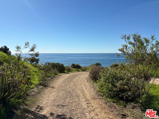 Building Photo - 777 El Medio Ave