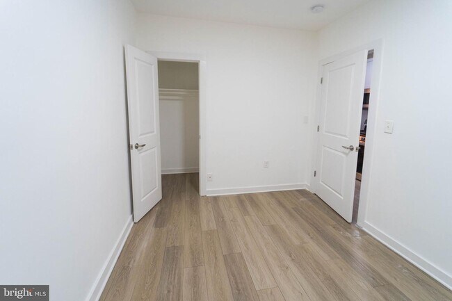 Building Photo - Move In Ready 2 BD 1 BA close to Metro, Sh...
