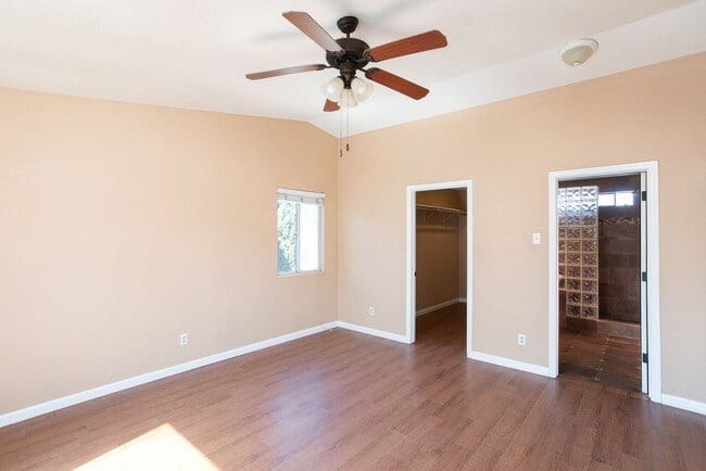 Building Photo - Schedule a tour today for a BEAUTIFUL 3-Bedroom, 3-Bath!
