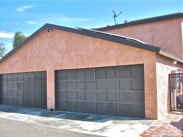 Building Photo - 1227 Cota Ave