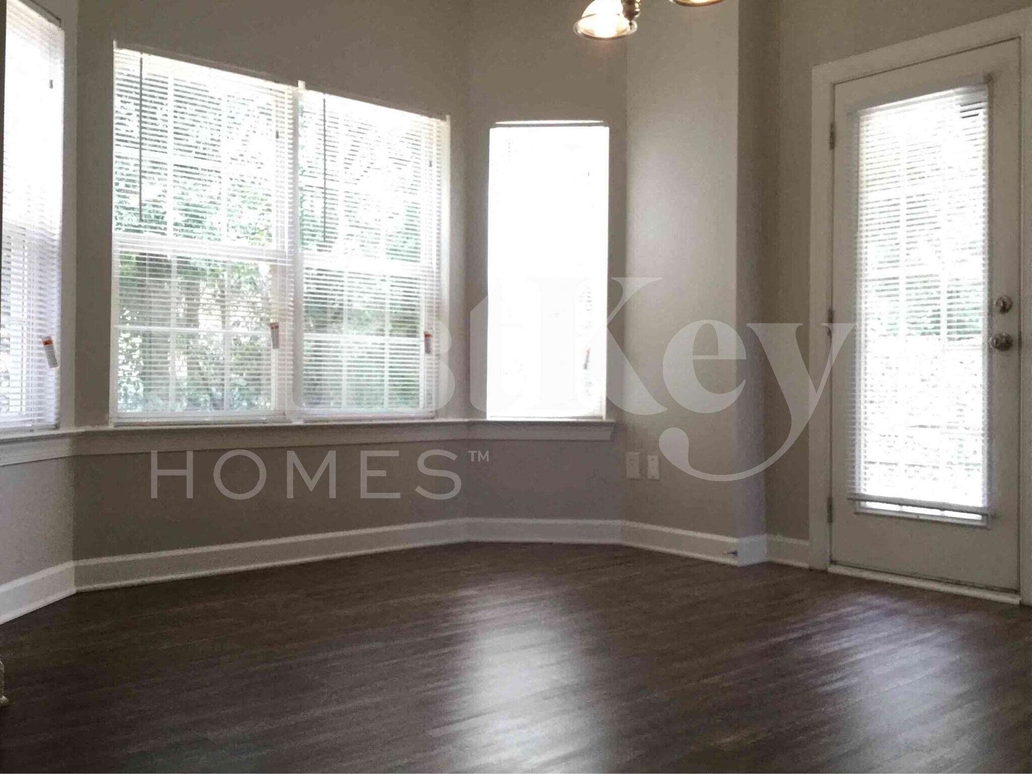 Building Photo - 2845 Island Point Dr NW