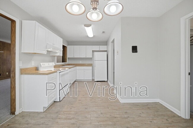 Building Photo - 901 Vincent Ct