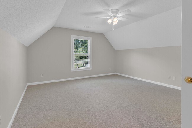 Building Photo - 636 N Fox Chase Cove