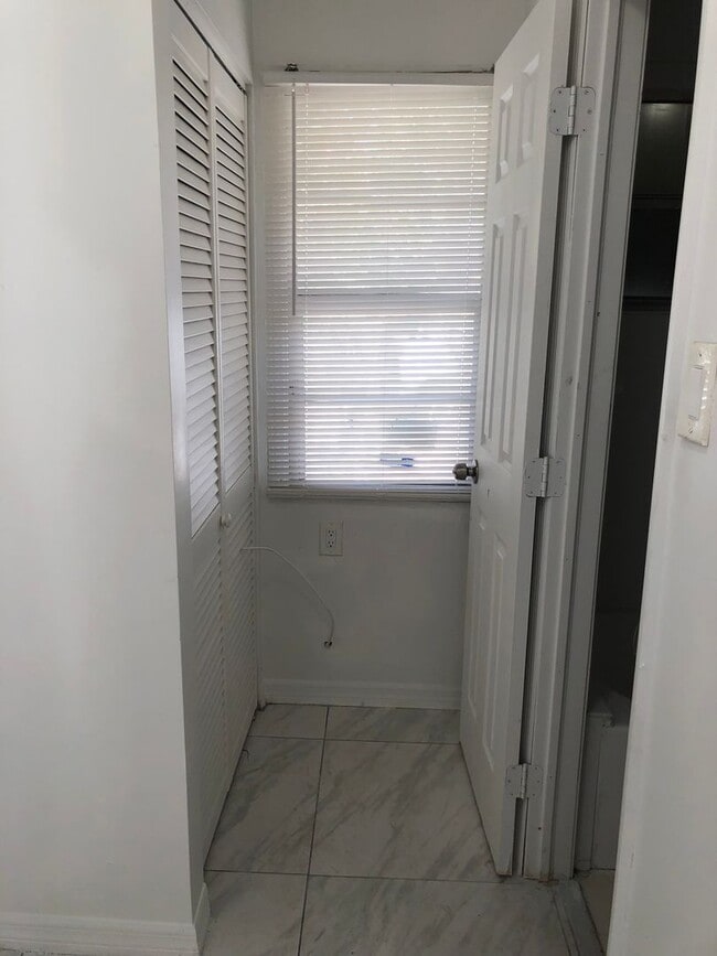 Building Photo - 212 NW 11th St