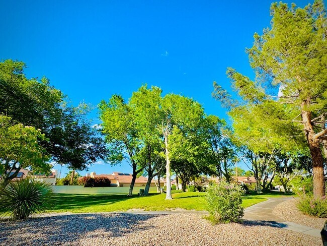 Building Photo - WONDERFUL 3 BEDROOM SINGLE STORY HOME IN T...