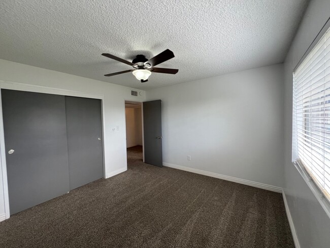 Building Photo - 9420 Max Dr