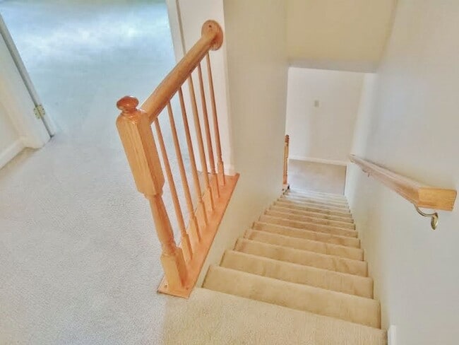 Building Photo - 3 Bed / 2 Bath Single Family Townhome