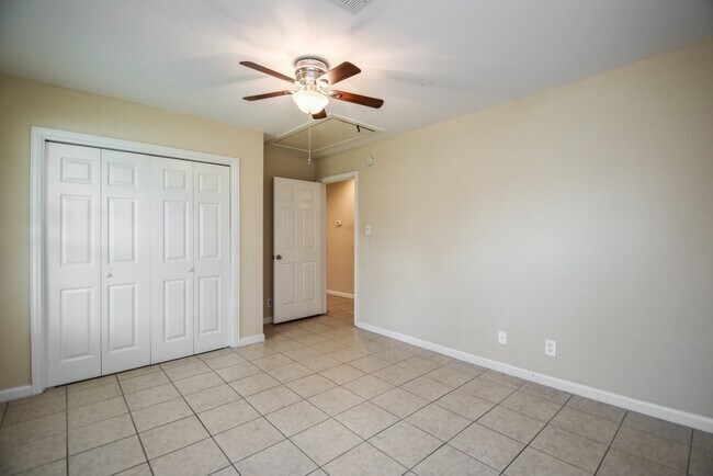 Building Photo - 6430 Saxet St