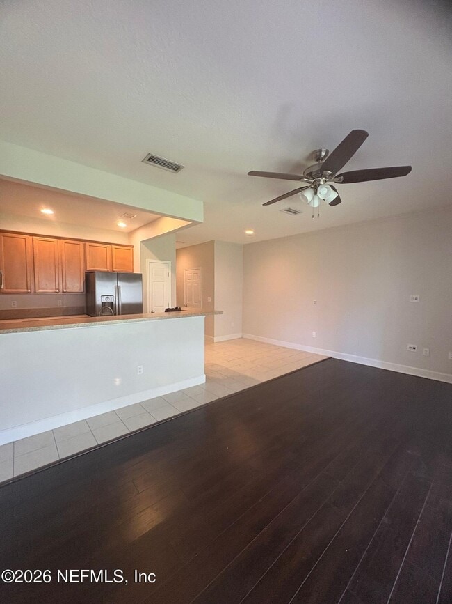 Building Photo - 607 Crystal Way