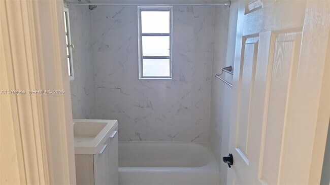 Building Photo - 541 SW 7th St