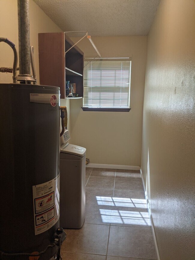 Building Photo - 3409 Mission Arch Dr