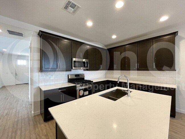 Building Photo - 5945 N 89th Dr