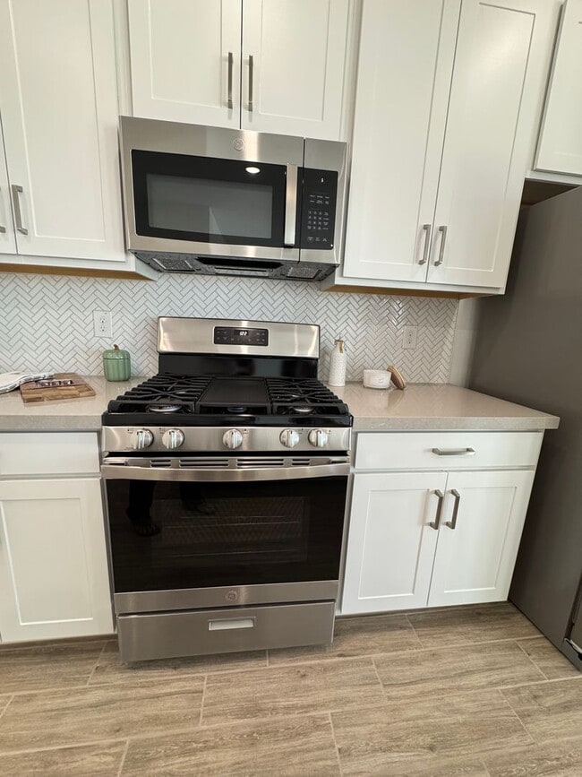 Building Photo - 3 bed 2.5 bath brand new home