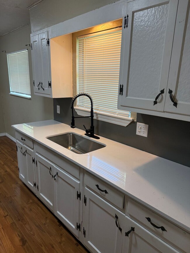 Primary Photo - Charming Home in Norman