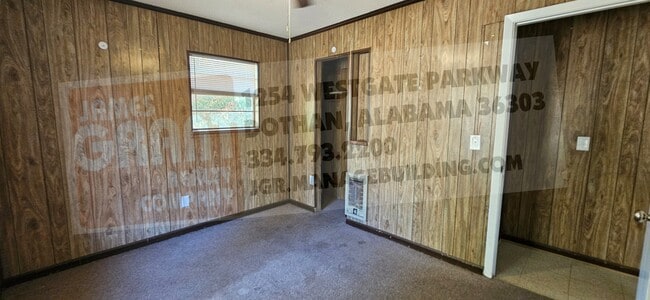 Building Photo - 2404 Scott Rd