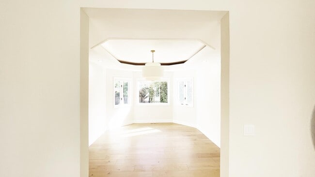 Building Photo - 1911 Easton Dr