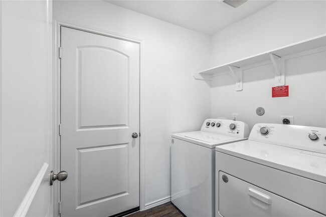 Building Photo - 5930 Hampton Vly Dr