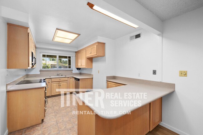 Building Photo - 4935 Kurz Cir
