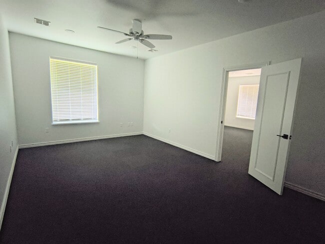 Building Photo - 817 Irish Ln