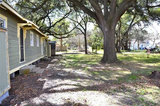 Building Photo - 102 Beauregard St