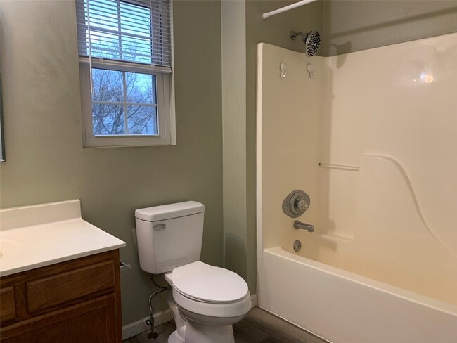 Building Photo - 403 Frank St