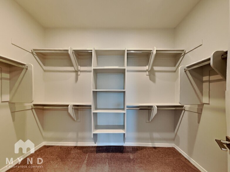 Building Photo - 15093 W Latham St