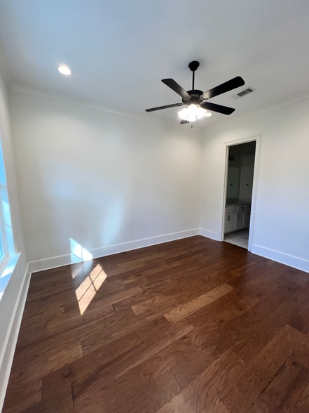 Master Bedroom - 324 Saint Thomas Ln