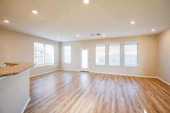 Building Photo - 3716 Vail Spgs Dr