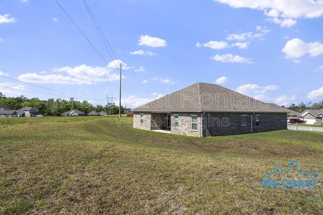 Building Photo - 9393 Lost Tree Trl