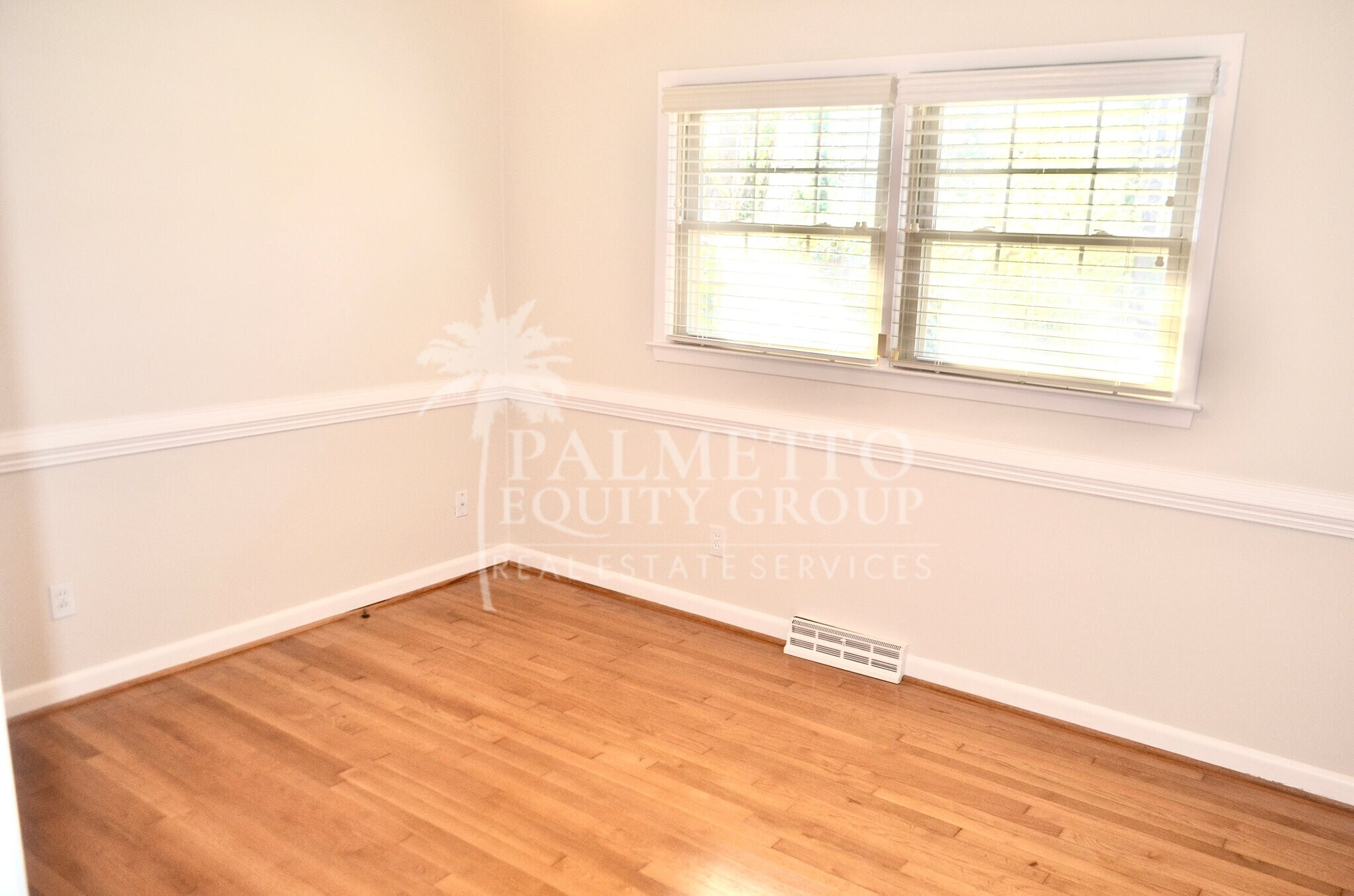 Building Photo - 102 Forestdale Dr