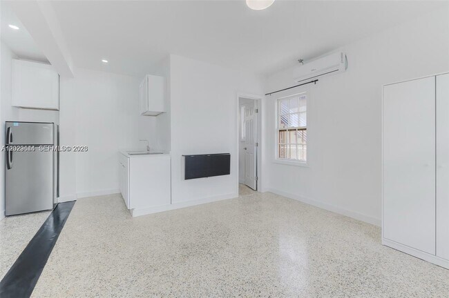 Building Photo - 415 75th St