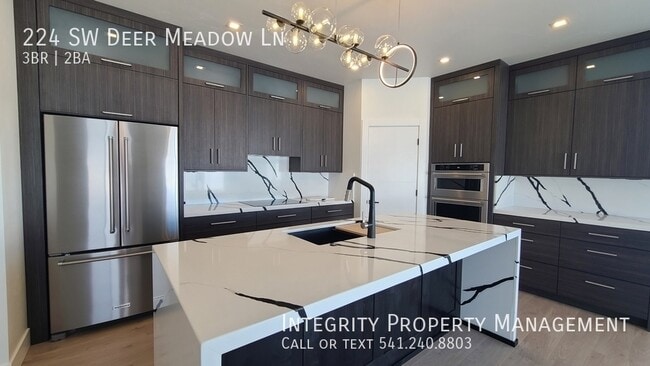 Building Photo - 224 Meadow Ln